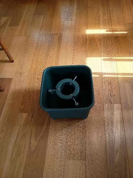 Photo of free Xmas Tree Holder (Horton BS37) #2