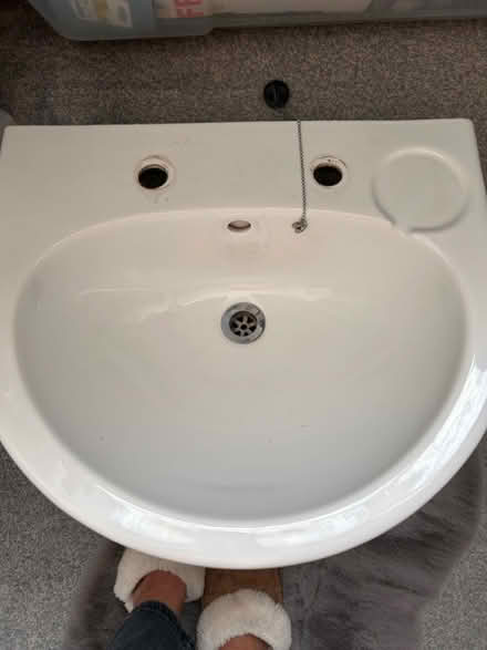 Photo of free Hand basin and pedestal (Norwich Nr2) #2