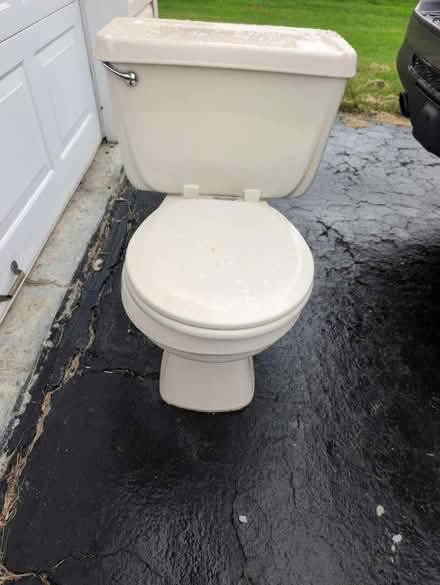 Photo of free Curb Alert: Round Seat Toilet (Geddes Way, Pipersville) #1