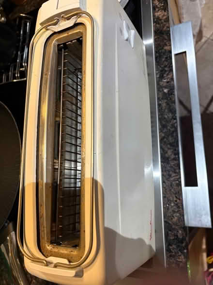 Photo of free Toaster (Woolwich Dockyard SE18) #4