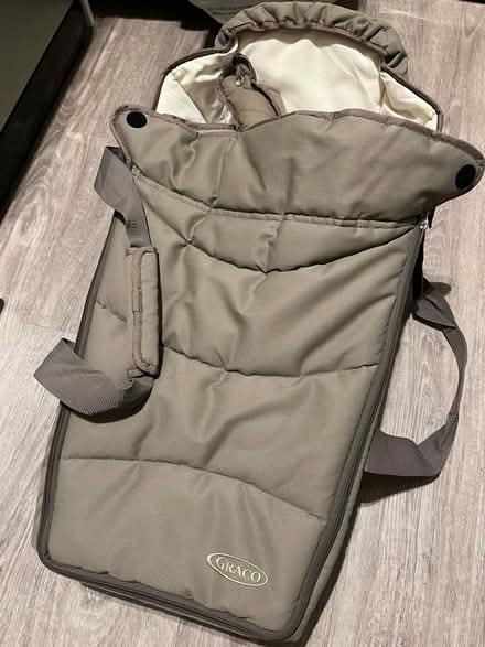 Photo of free Graco buggy with carrycot (Putney SW15) #4