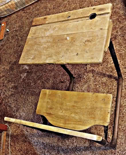 Photo of free school desk (Polwarth EH11) #1
