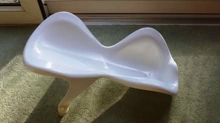 Photo of free Baby bath seat newborn with suction cups (Hove Park area BN3) #1