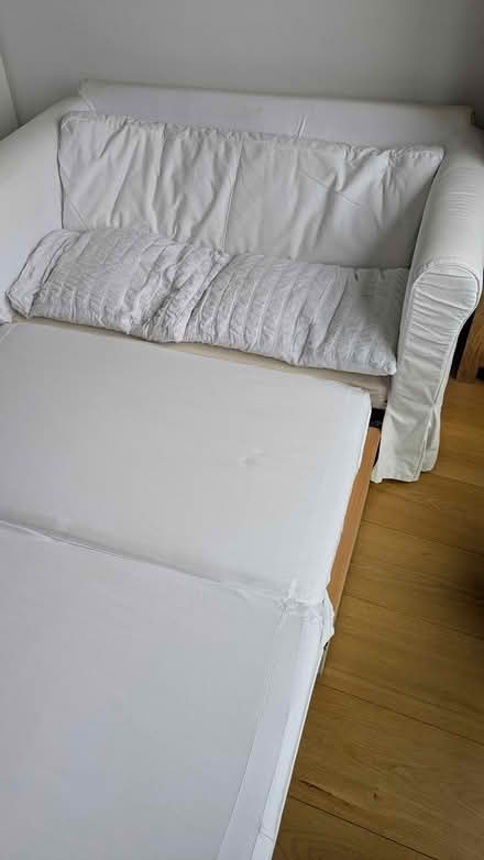 Photo of free Sofa bed / couch (TW93JJ) #2