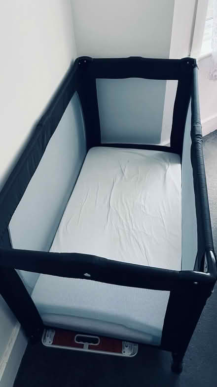 Photo of free travel baby cot (e9 5de) #1