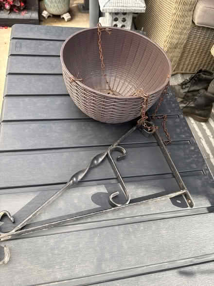 Photo of free hanging basket & glass window (Nottingham NG1) #4