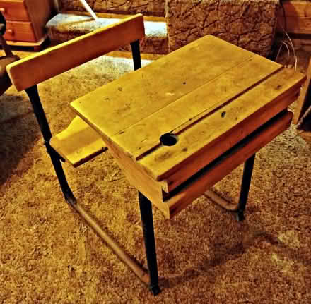 Photo of free school desk (Polwarth EH11) #3