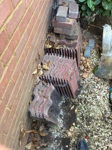 Photo of free Redlands roof tiles (Northcourt OX14) #1