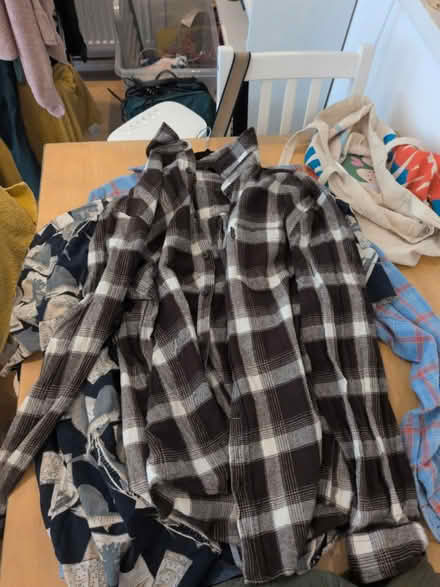 Photo of free L/XL shirts + hoodies (SE22) #3