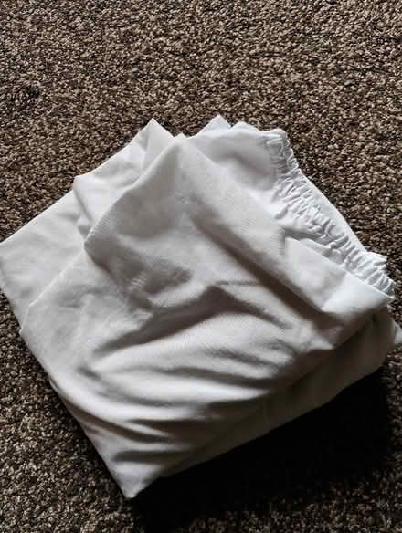 Photo of free One double fitted sheet, cotton. (Riddrie G33) #1