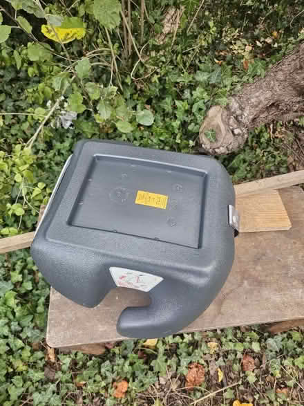 Photo of free Child's car seat (Nw11) #4