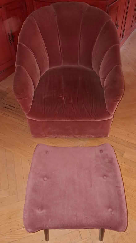 Photo of free swivel chair - broken (Upper East Side, 80's) #1