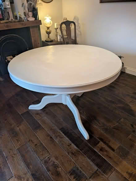 Photo of free Round painted dining table (Camberley GU15) #1