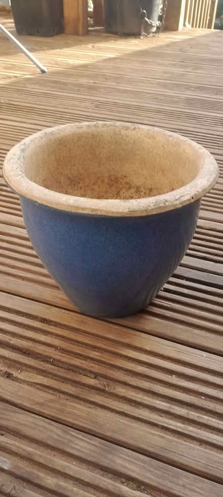 Photo of free Small blue pot (Manningtree CO11) #1