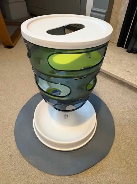 Photo of free Cat treat dispenser game (Central Reading RG1) #1