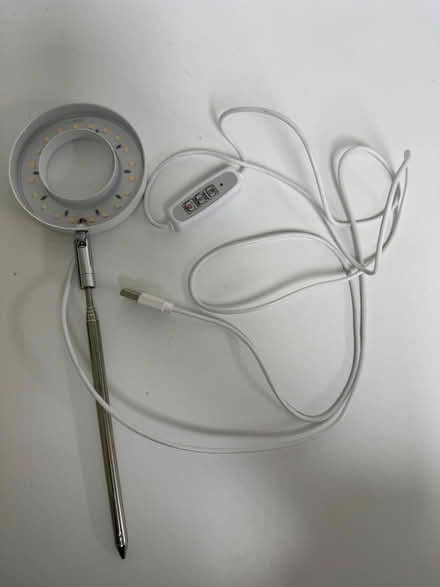 Photo of free USB-powered plant growing light (Valencia Avenue, Sunnyvale) #1