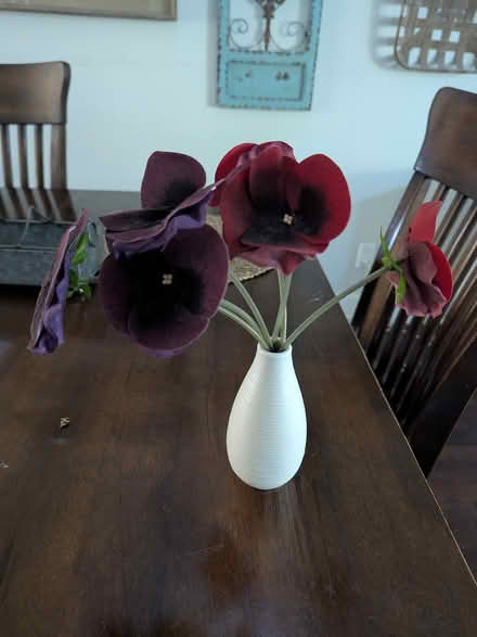 Photo of free Vase with artificial flowers (94040) #1