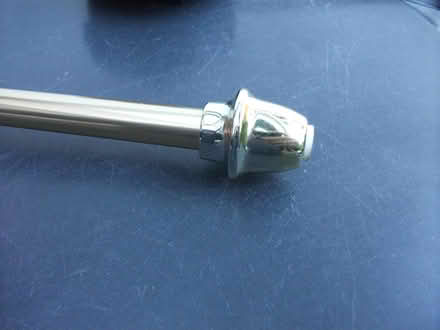 Photo of free Expanding curtain rod x 2 (>1000) (ME16 - Allington) #4