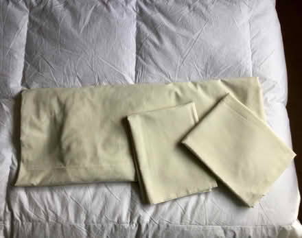 Photo of free Fitted Sheet and Pillowcases - King size - Cream. (Woodhall Park SN2) #2