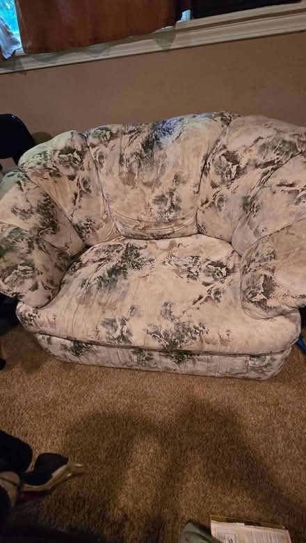Photo of free Over sized stuffed chair (West Lenexa, Ks) #1
