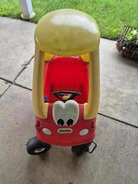 Photo of free Little tikes cozy coupe (Lombard) #1