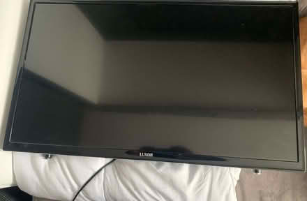 Photo of free a TV (Carshalton SM5) #1