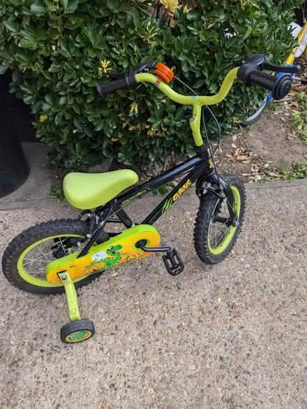 Photo of free Kids bike with training wheels (Bromley BR2) #1