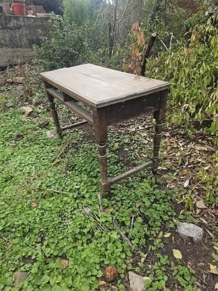 Photo of free Desk (Nw11) #3