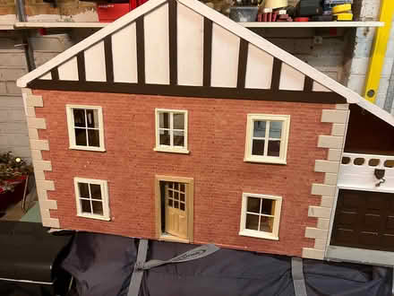 Photo of free Dolls house and furniture (Wokingham RG40) #1