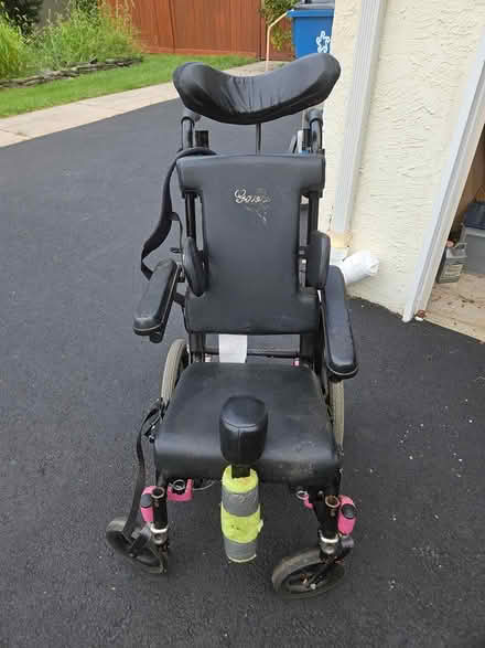 Photo of free child's wheelchair (18929) #3