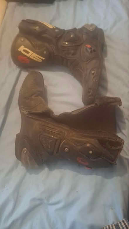 Photo of free Motor bike clothing & tank bag (Bridgend CF31) #2