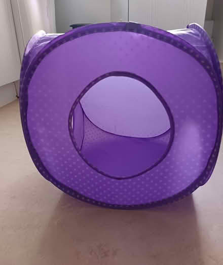Photo of free Cat pop up tent (wallington surrey SM6) #1