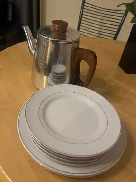 Photo of free 6 x assorted plates and a metal coffee pot (Hilton AB24) #1