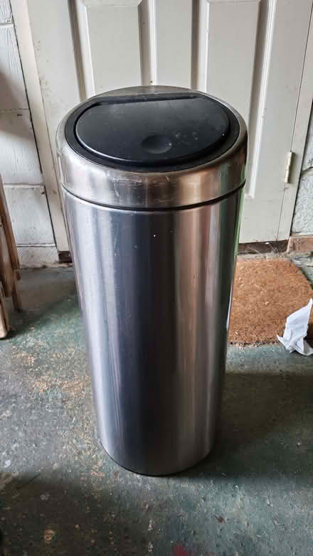 Photo of free Brabantia bin 30litre - but lid is broken and will not open (Bradford on Avon BA15) #1