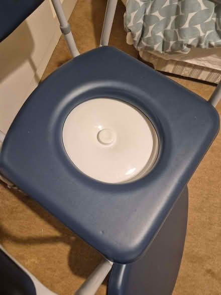 Photo of free Dovedale comfort Commode (Northchurch HP4) #2