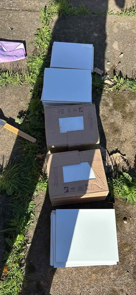 Photo of free Wall tiles 86 pieces (Ng27gh) #2