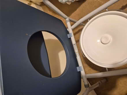 Photo of free Dovedale comfort Commode (Northchurch HP4) #4
