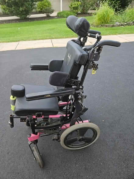 Photo of free child's wheelchair (18929) #2