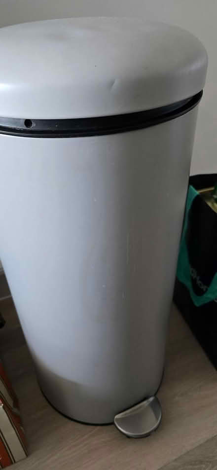 Photo of free Kitchen trash bin (South Bermondsey SE15) #1