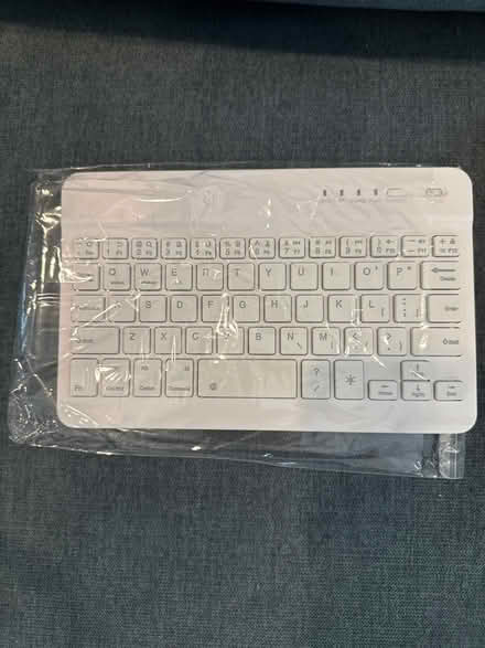 Photo of free Mini keyboard and e-reader cover (Stoneham (Spot Pond area)) #1