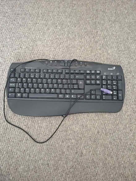 Photo of free Genius wired keyboard (OX15 bloxham) #1