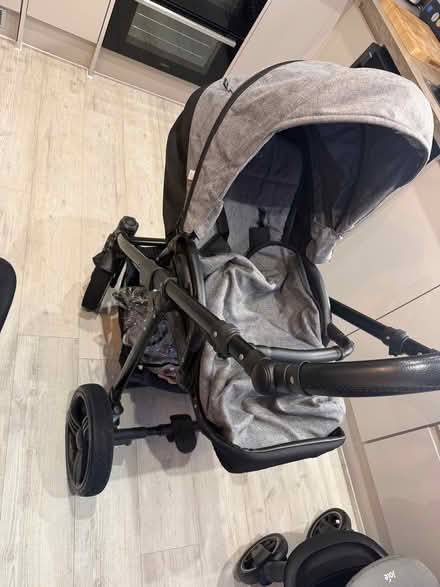 Photo of free Venicci Pram + Extras (Offerton SK2) #2