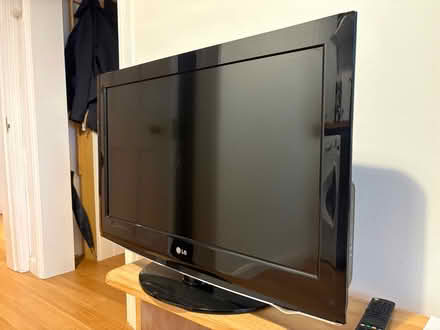 Photo of free 32" lg tv (Dufton CA16) #1