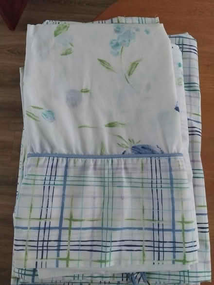 Photo of free Duvet cover and curtains (Widnes) #1