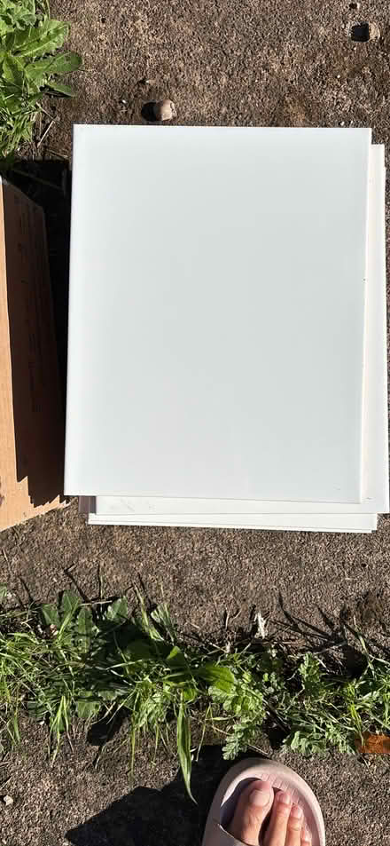 Photo of free Wall tiles 86 pieces (Ng27gh) #1