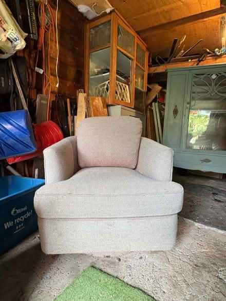 Photo of free Comfy swivel chair (Civic Hospital near Hintonburg) #1