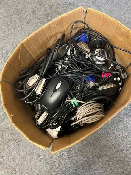 Photo of free Box full of PC connections and accessories (Scholes LS15) #2