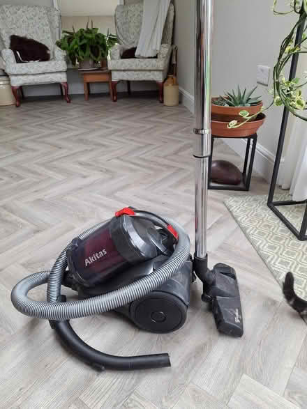 Photo of free Bagless hoover (Sm1 4nf) #2