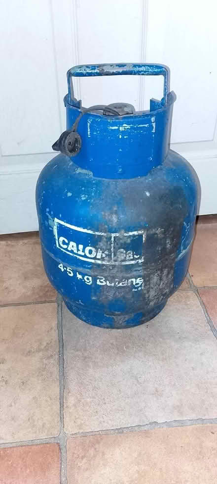 Photo of free empty gas bottle, 4.5 butane (Pontefract WF8) #1