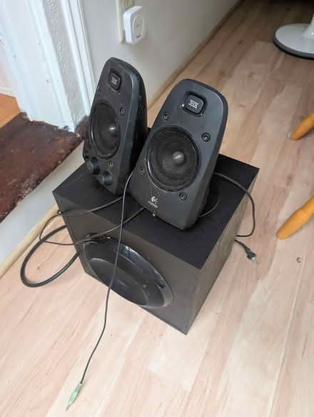 Photo of free logitech speakers (66 Sylvia Arlington) #1
